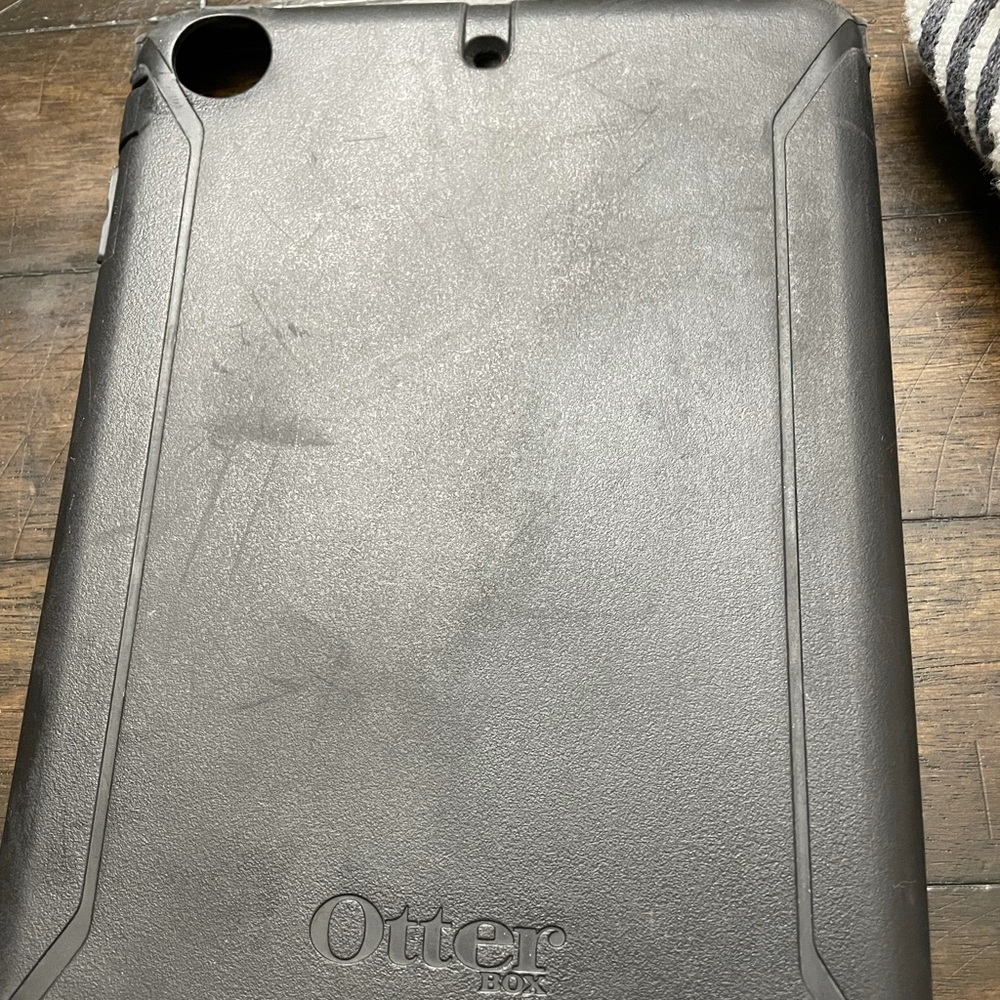 black otter box for iPad mini 2